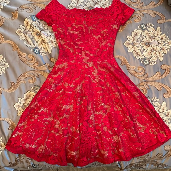 Windsor Off The Shoulder Red Lace Dress - Picture 1 of 4